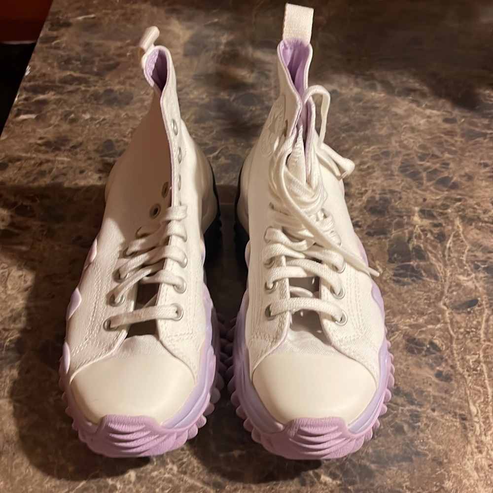 CONVERSE Women’s Hightops